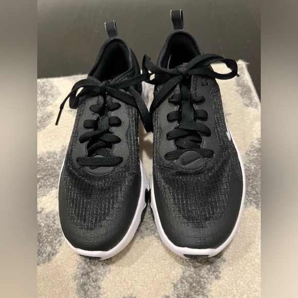 NIKE BLACK SNEAKERS SIZE 4 - Picture 1 of 7